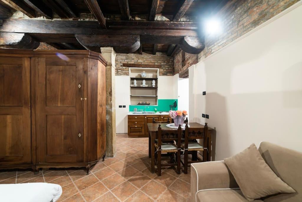 Apartment Charming Open-space Do Torri Venice