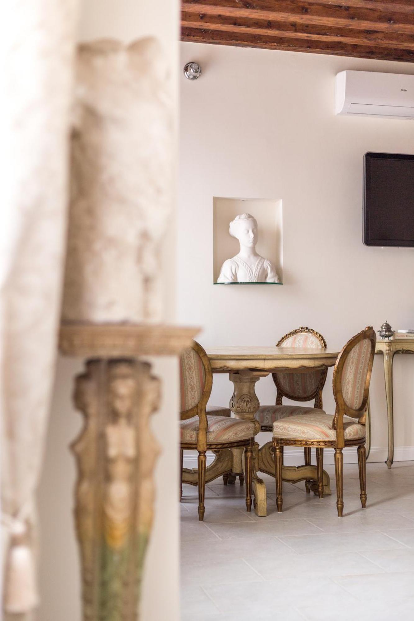 Michelle In Charming Appartement *