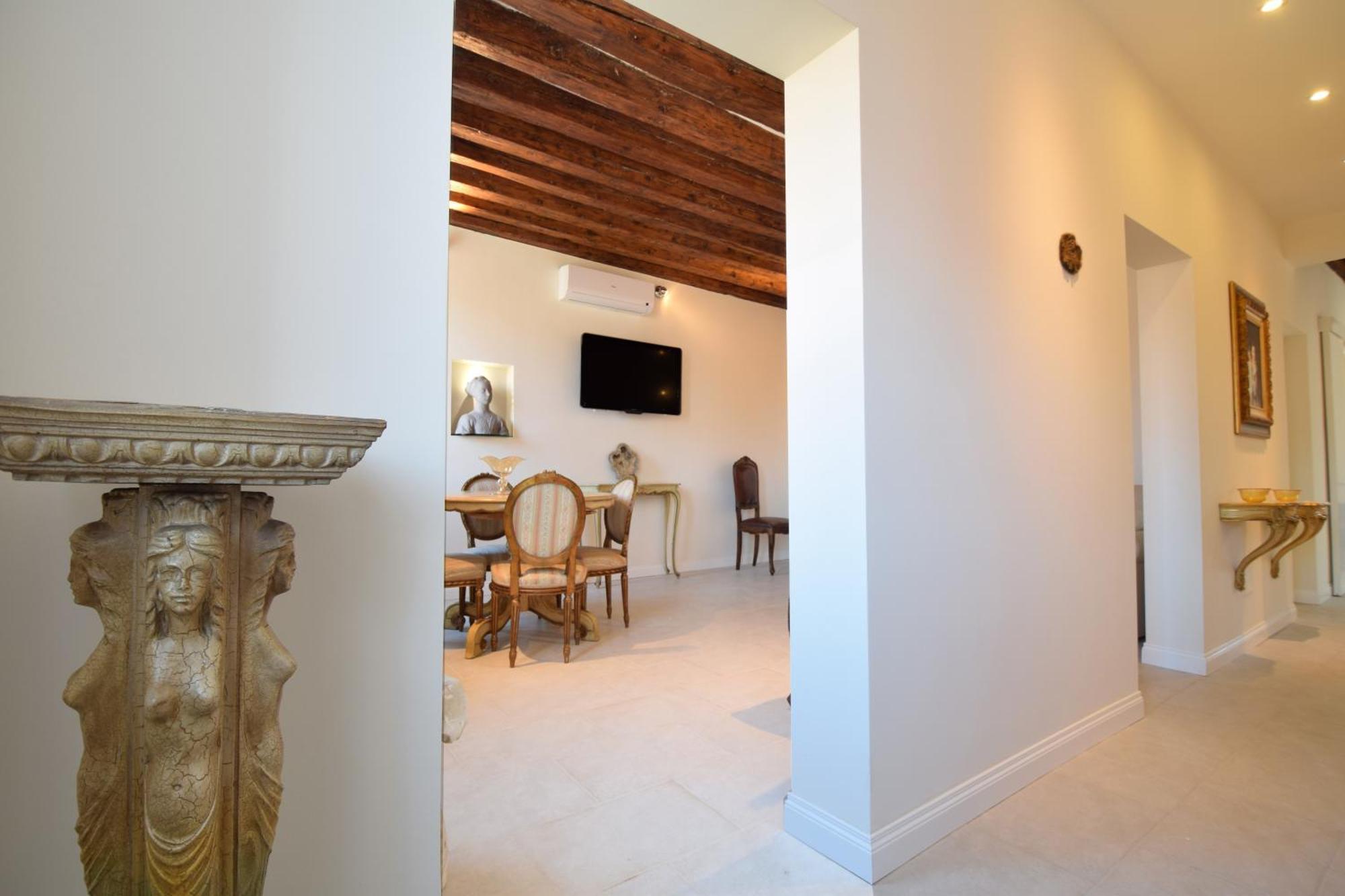 Michelle In Charming Appartement