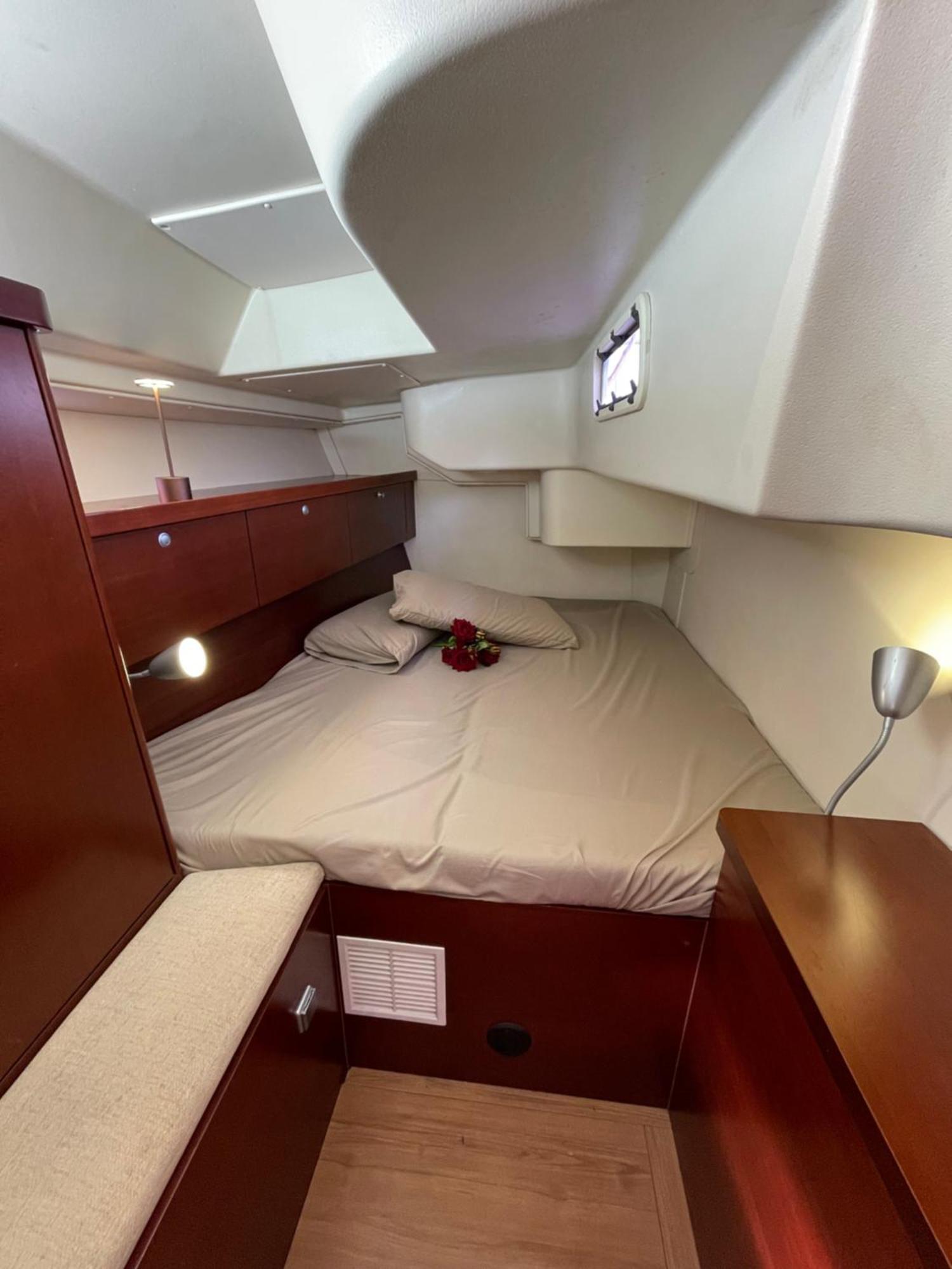 Venice Boat Tour With Aperitif And Music Included On A Sailing Boat