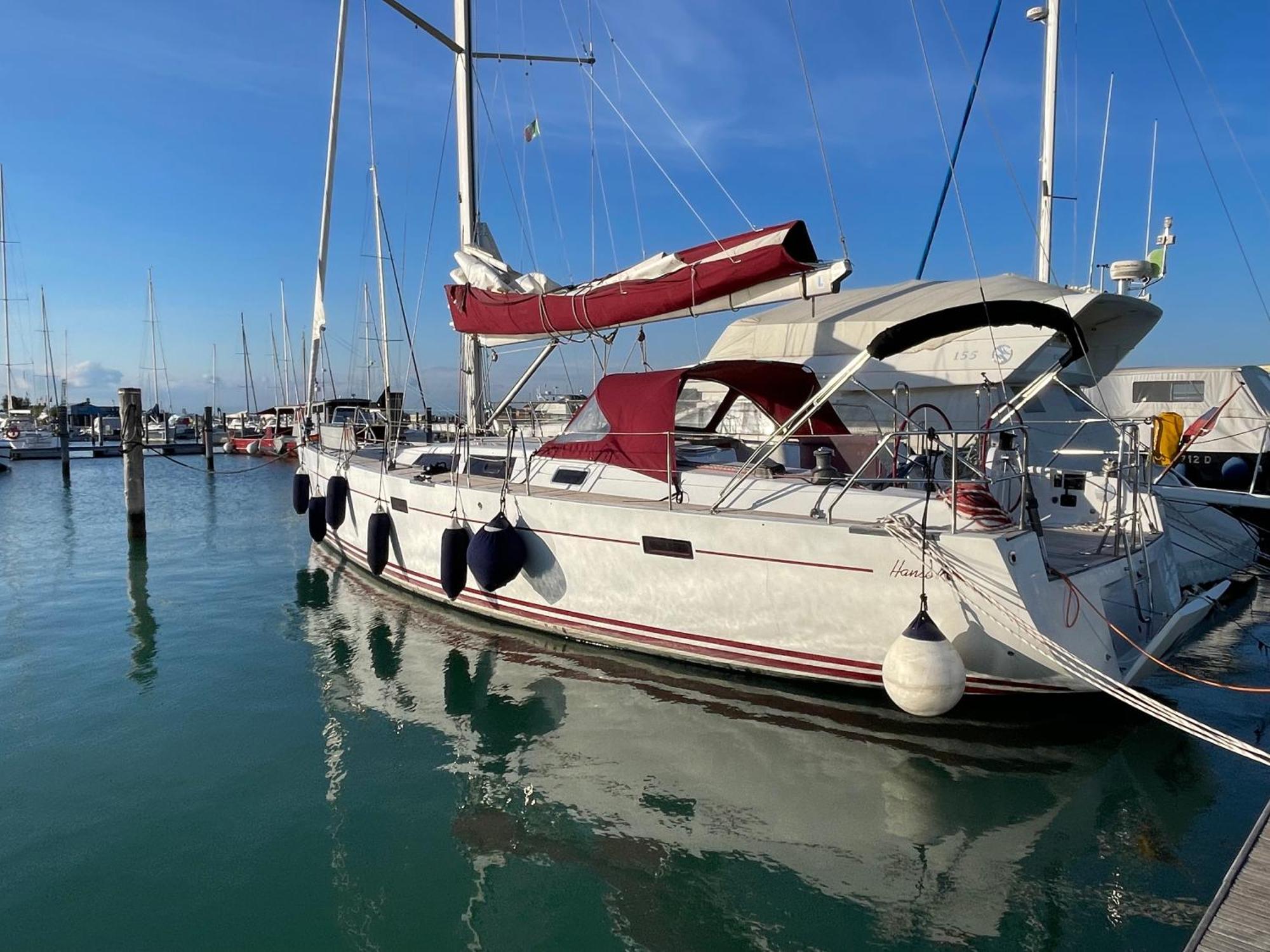Venice Boat Tour With Aperitif And Music Included On A Sailing Boat Botel