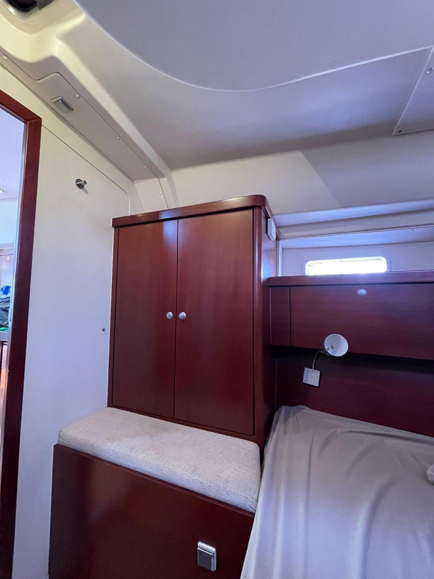 Venice Boat Tour With Aperitif And Music Included On A Sailing Boat Botel