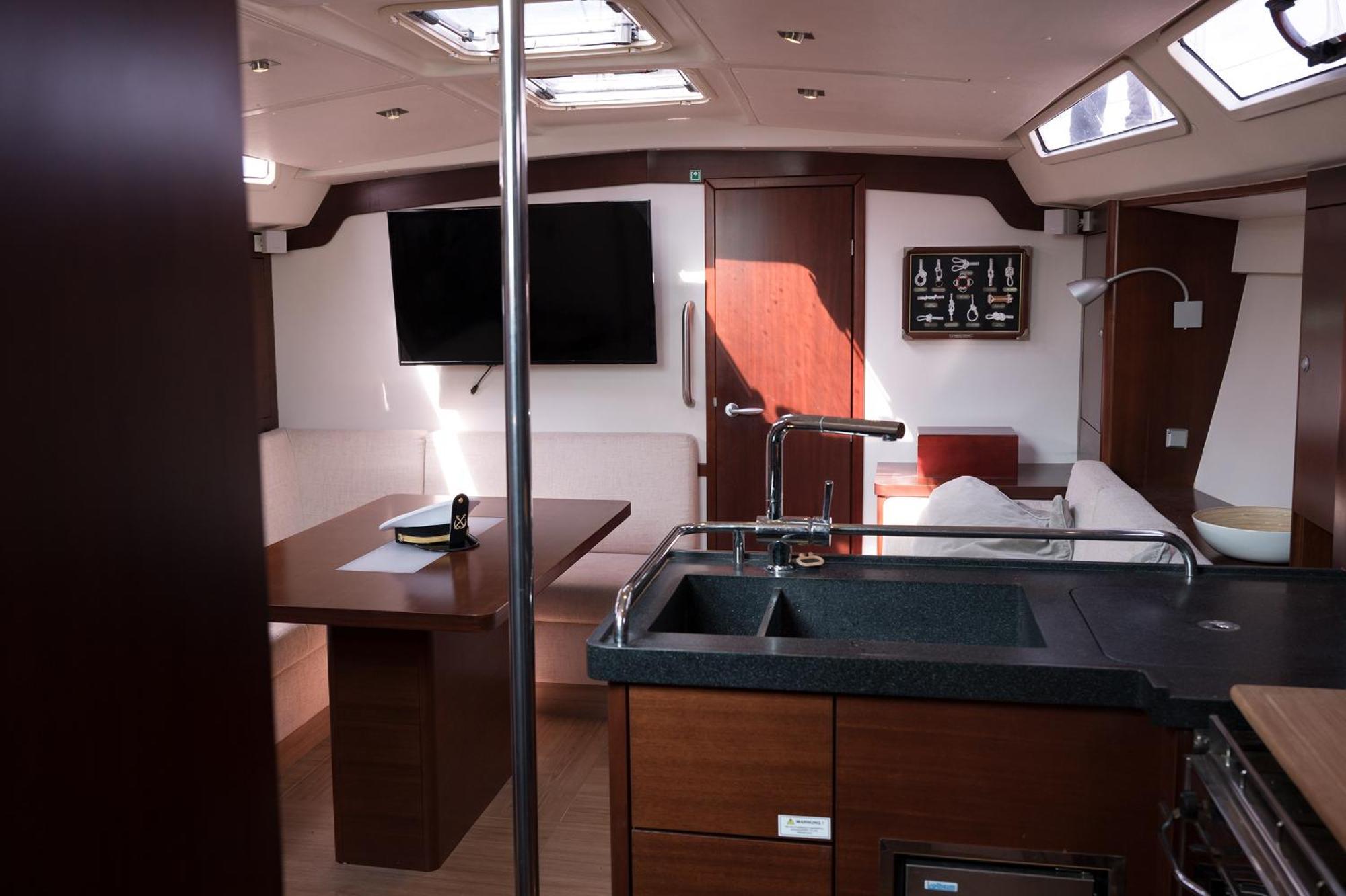 Botel Venice Boat Tour With Aperitif And Music Included On A Sailing Boat Venetië