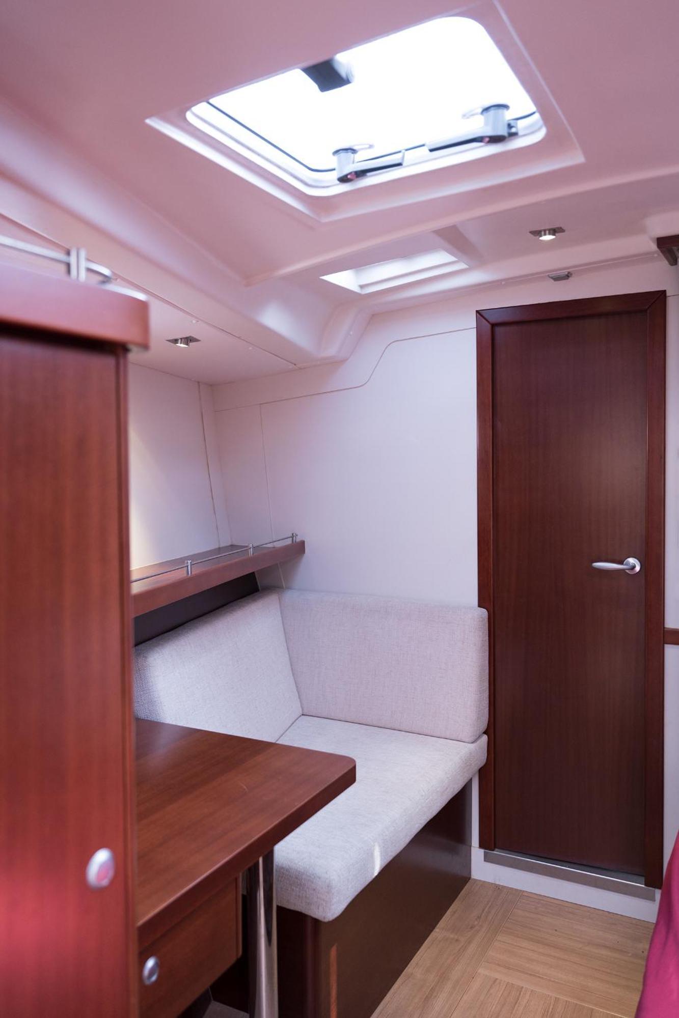 Venice Boat Tour With Aperitif And Music Included On A Sailing Boat *