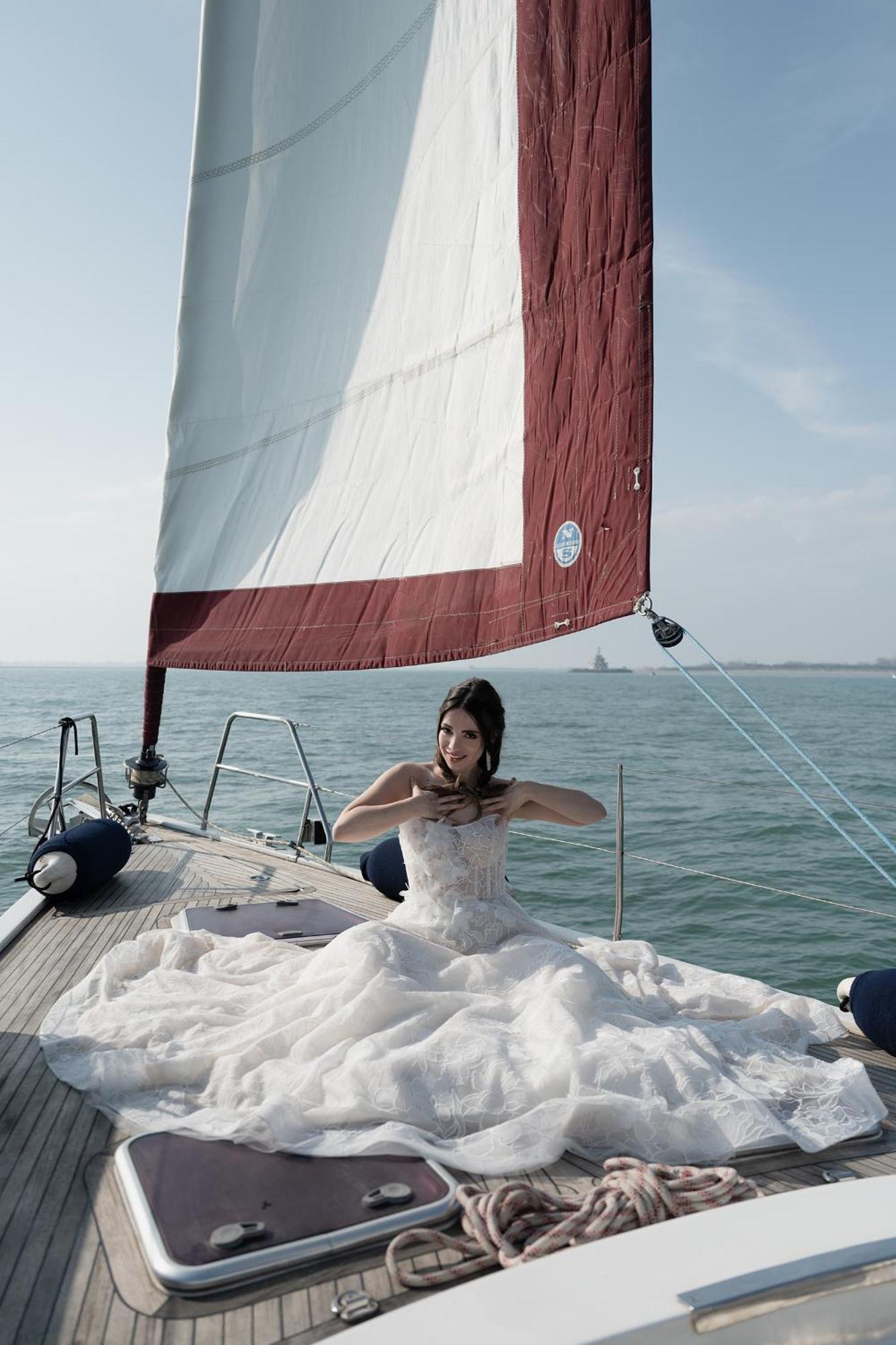 Venice Boat Tour With Aperitif And Music Included On A Sailing Boat Botel