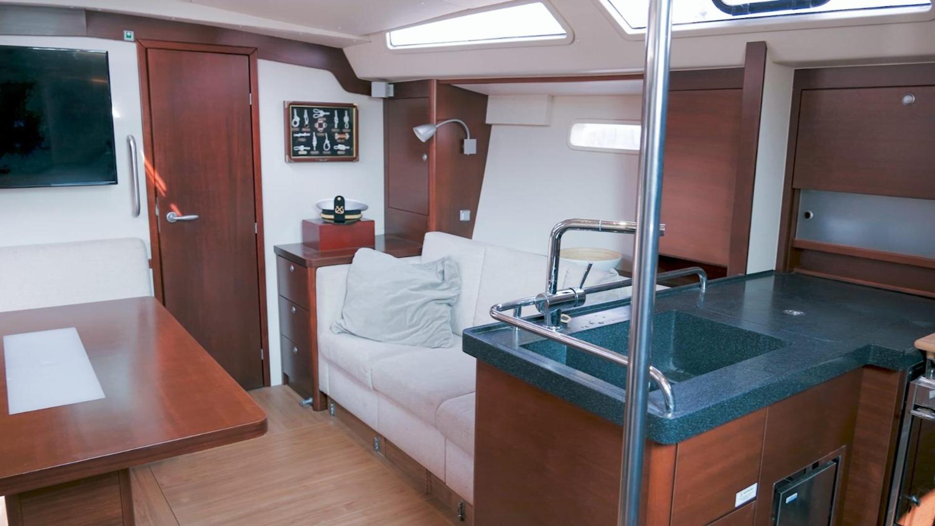 Venice Boat Tour With Aperitif And Music Included On A Sailing Boat *