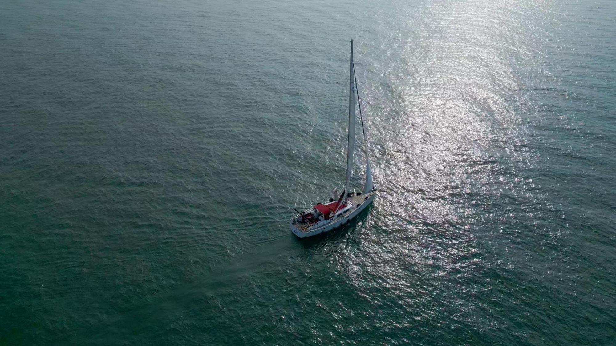 Venice Boat Tour With Aperitif And Music Included On A Sailing Boat *