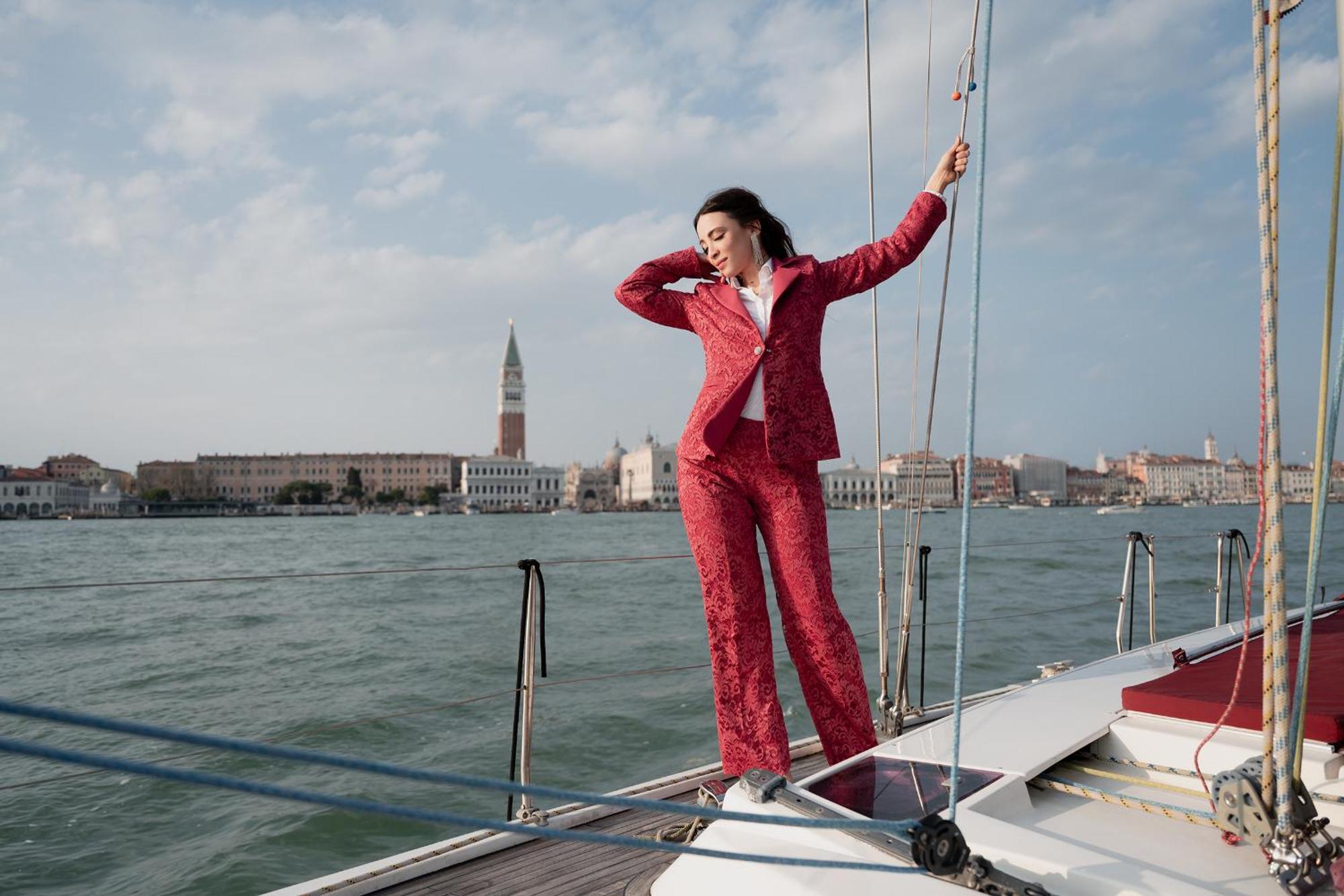 Botel Venice Boat Tour With Aperitif And Music Included On A Sailing Boat