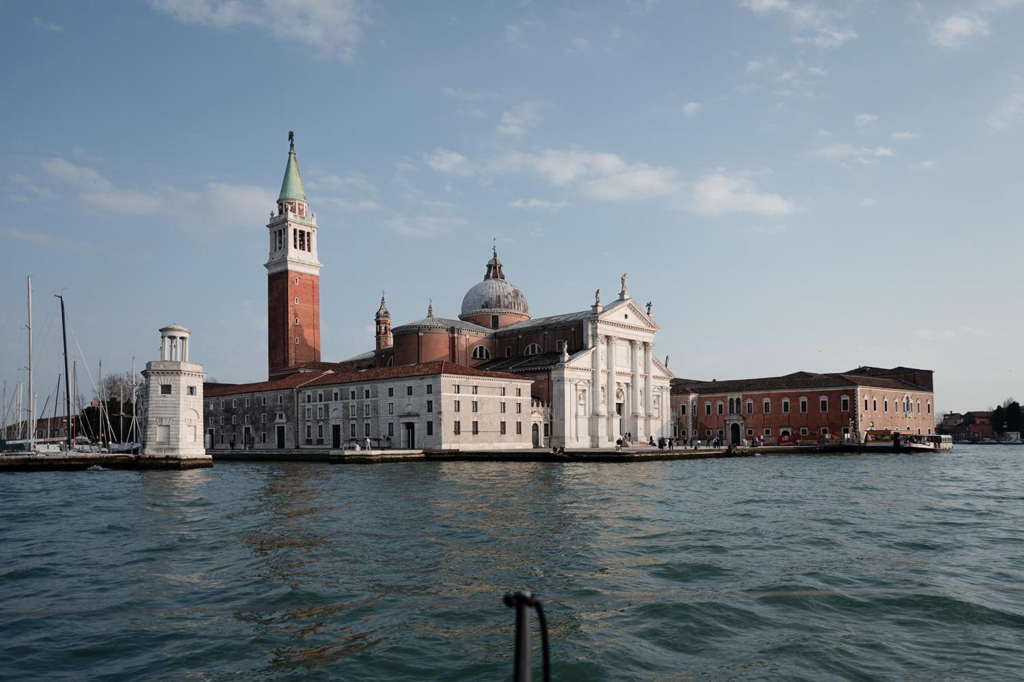 Botel Venice Boat Tour With Aperitif And Music Included On A Sailing Boat