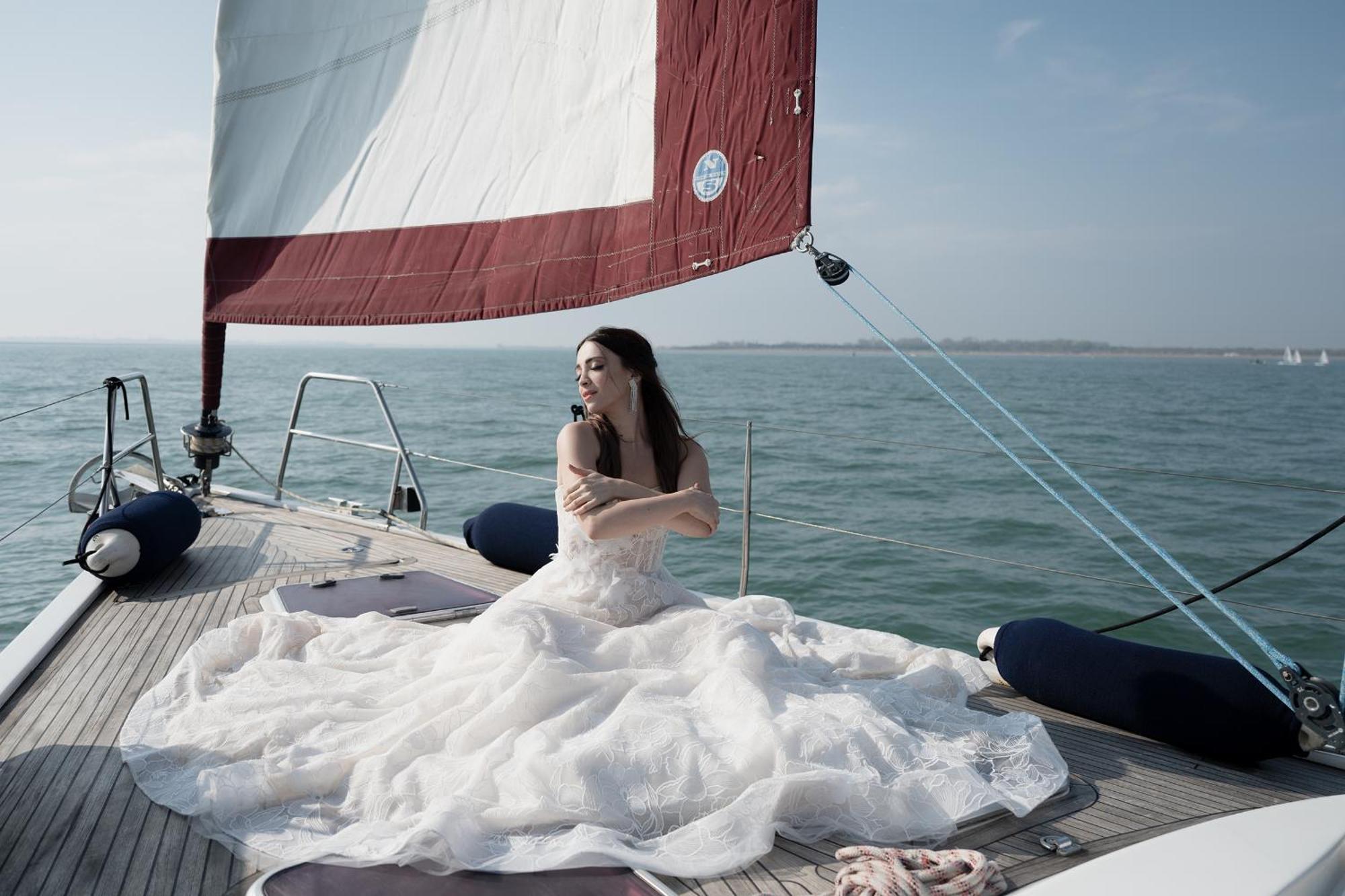 Venice Boat Tour With Aperitif And Music Included On A Sailing Boat *