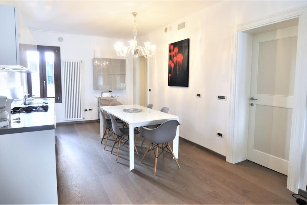 Stylish 100 Meters From San Marco Square Appartement