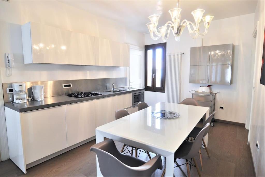 Stylish 100 Meters From San Marco Square Appartement Venetië