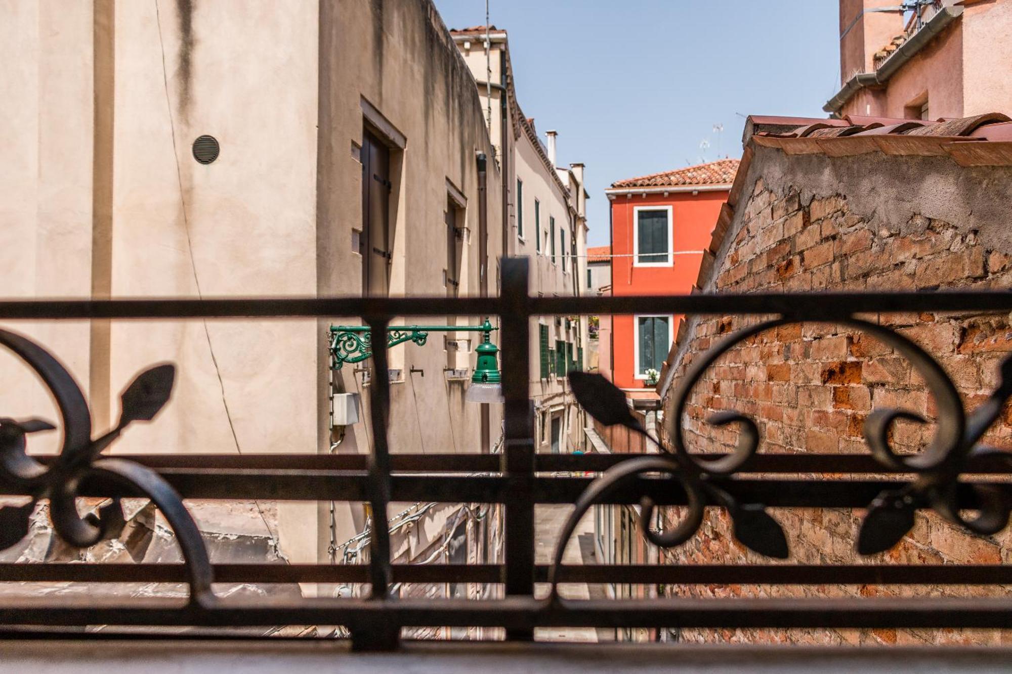 Doge's Mirror & Stair @frari Appartement Venise