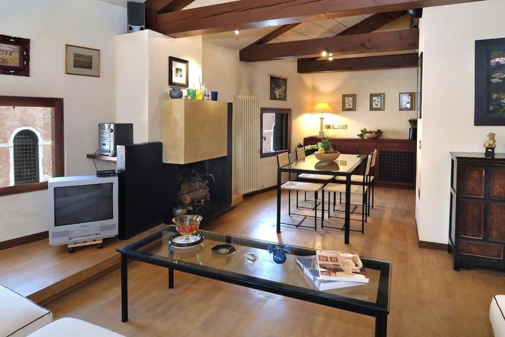 Ca' Della Tana Charming In Biennale Area Appartement