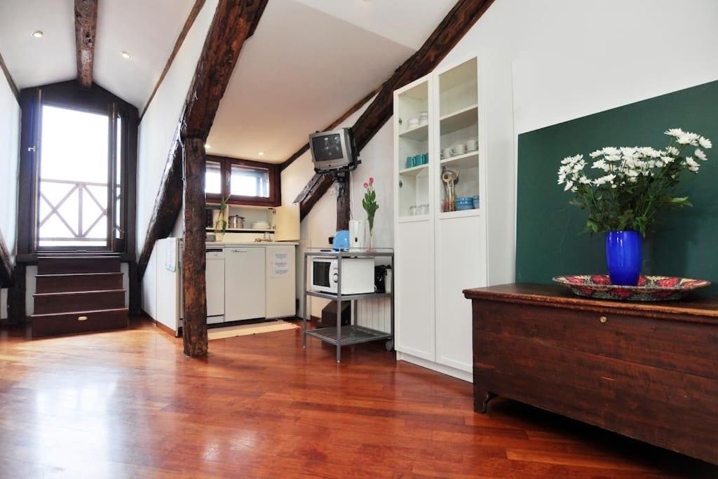 Breathtaking Terrace In Santa Margherita Square Appartement *