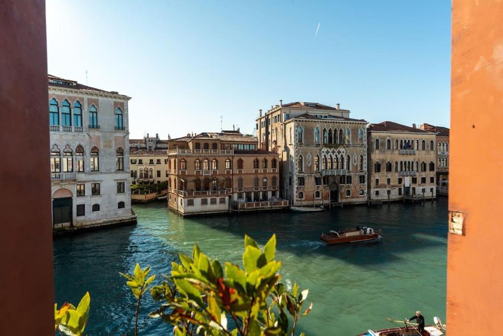 Ca Del Duca Historical Palace Grand Canal Venise