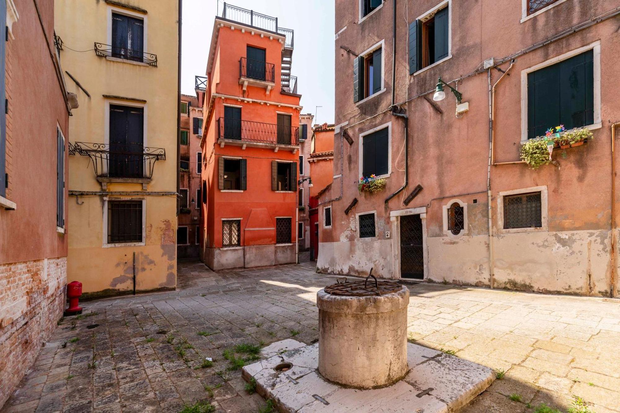 Contemporary In Ff * Venice