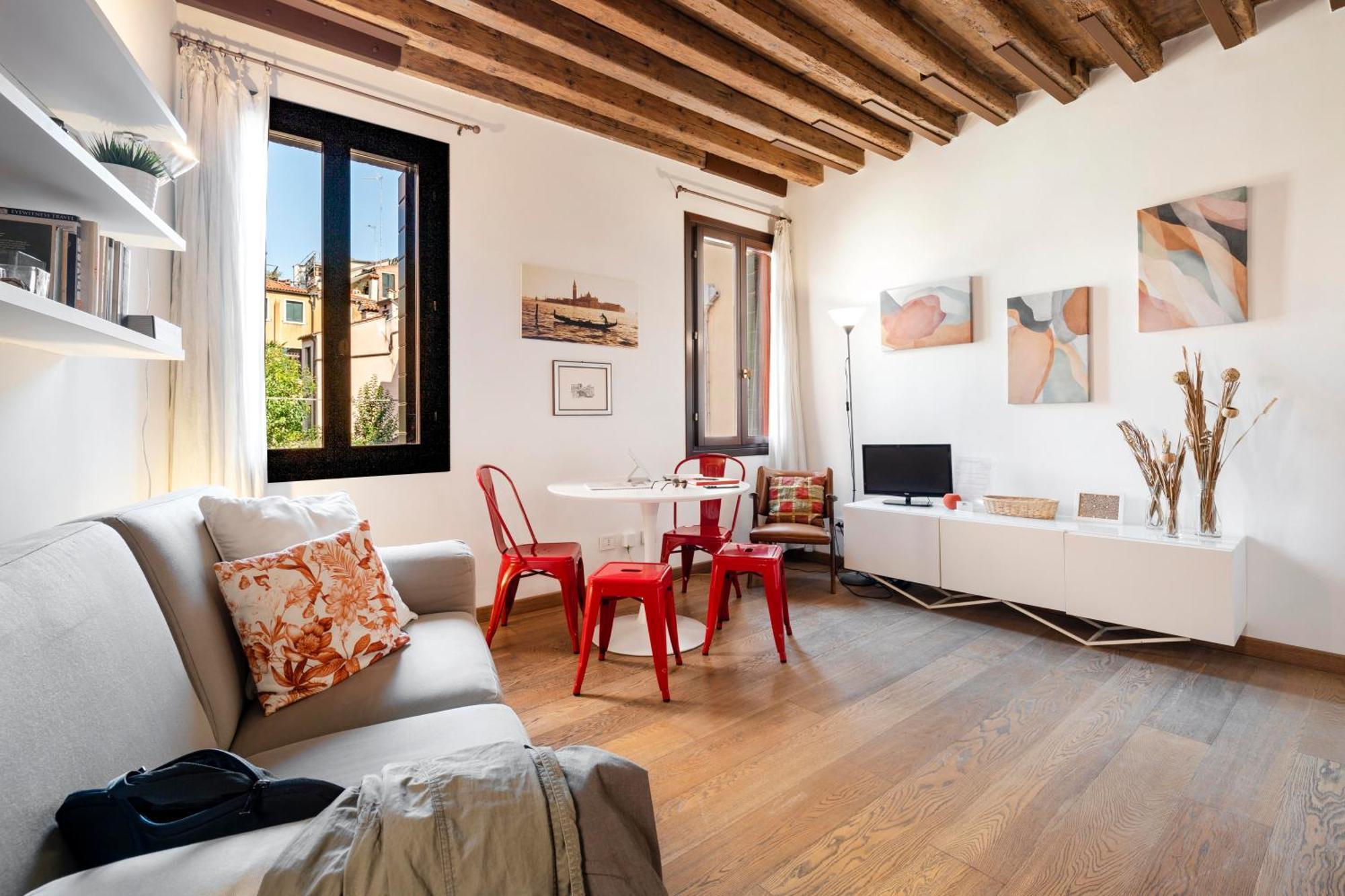 Contemporary In Ff Apartment