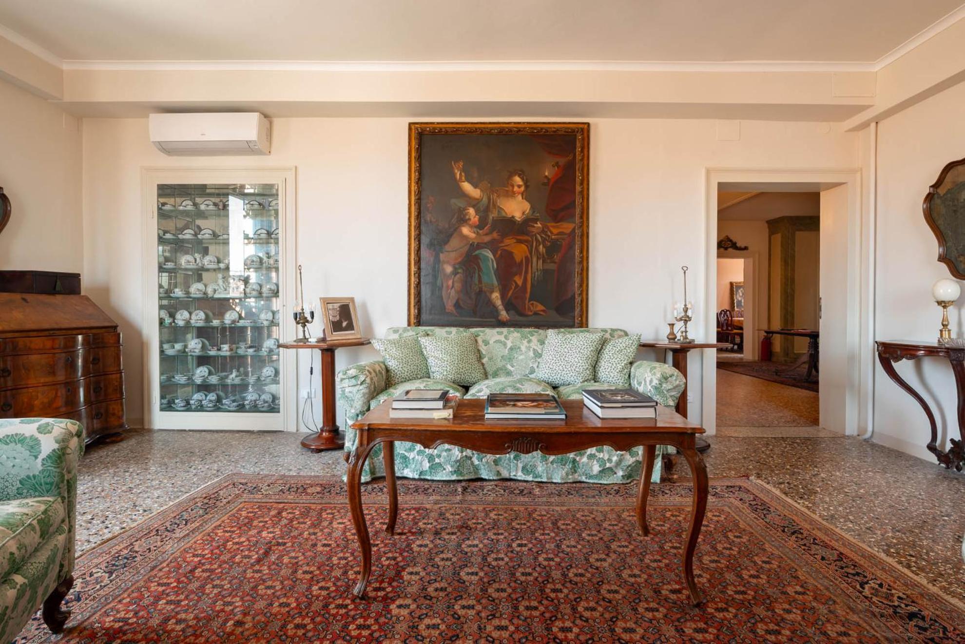 Sunbeam Palace Venice
