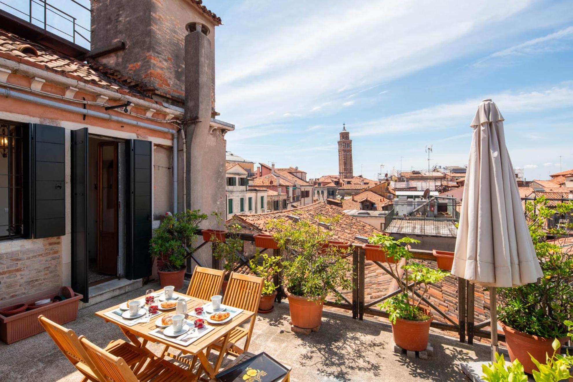 Sunbeam Palace * Venice