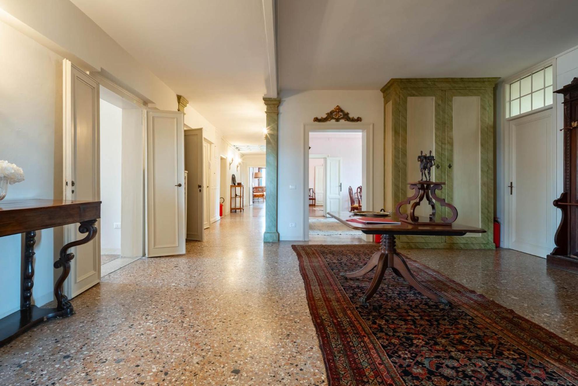 Sunbeam Palace Apartment