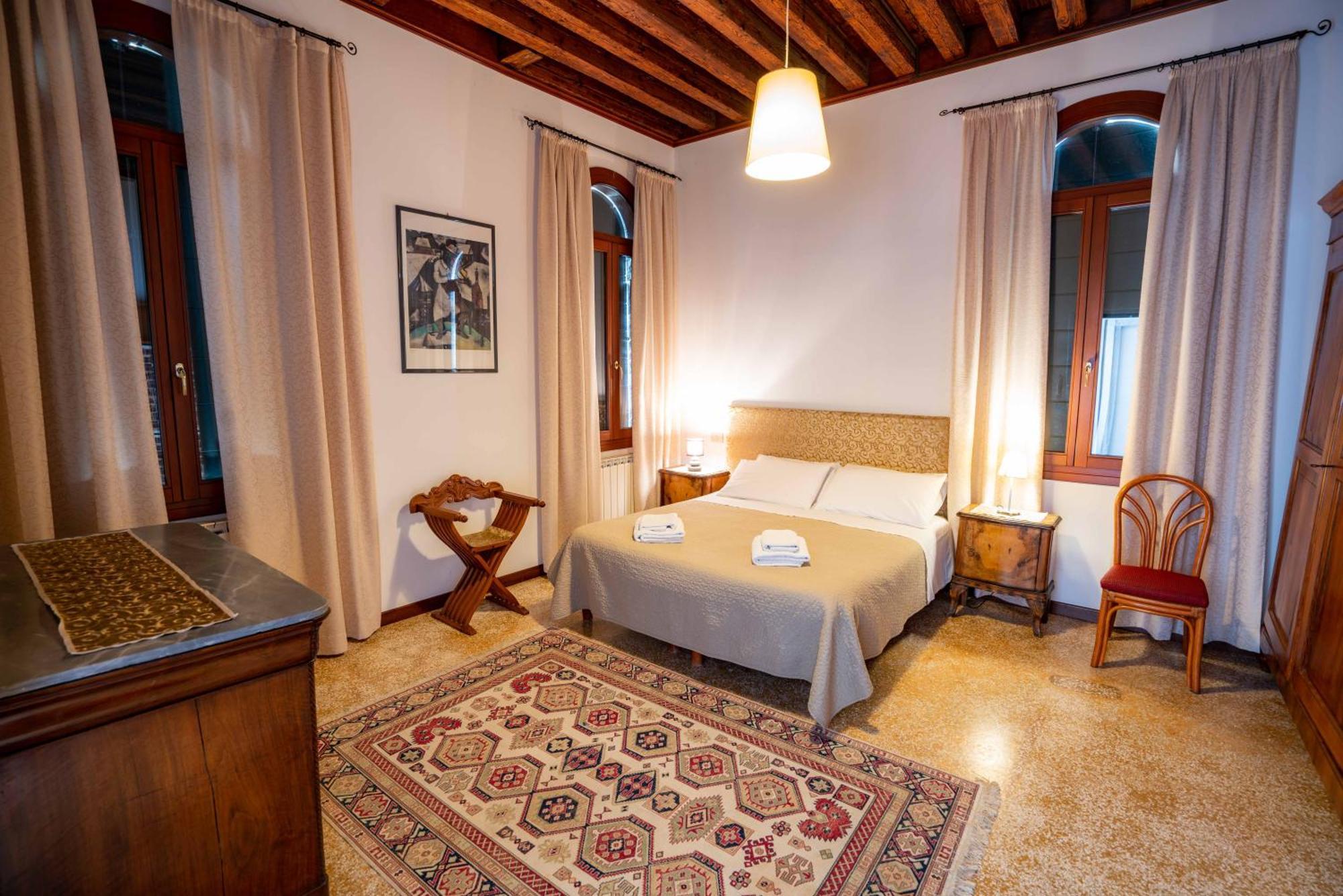 San Trovaso Apartment *