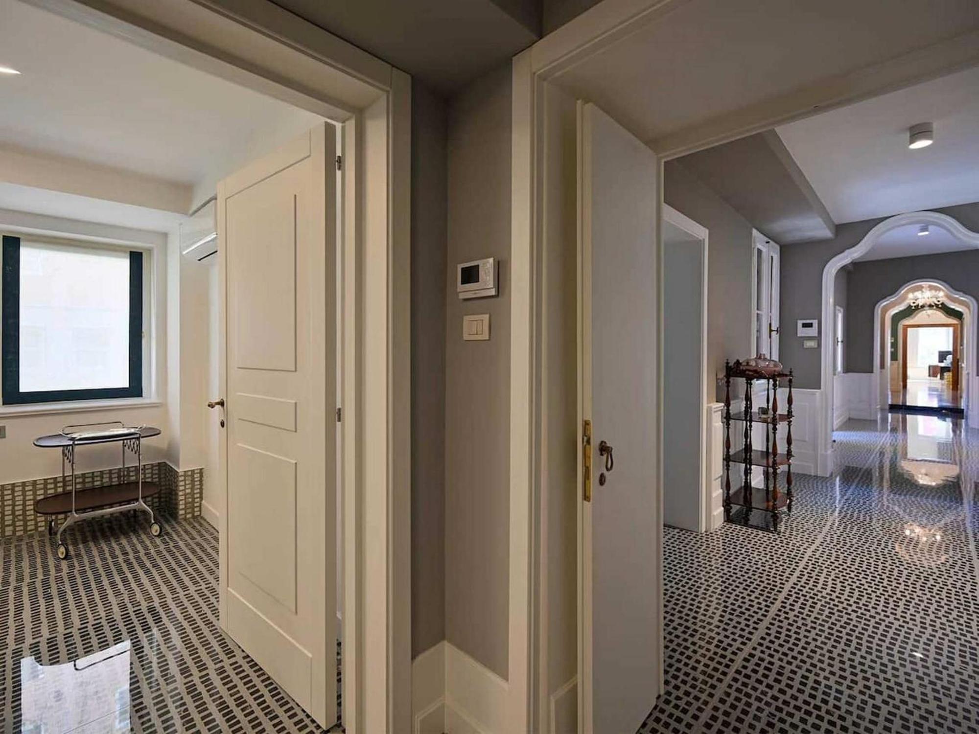 Appartement 4br Large With A View - What'app - 0039-3512-039-610 - For Reservations! *