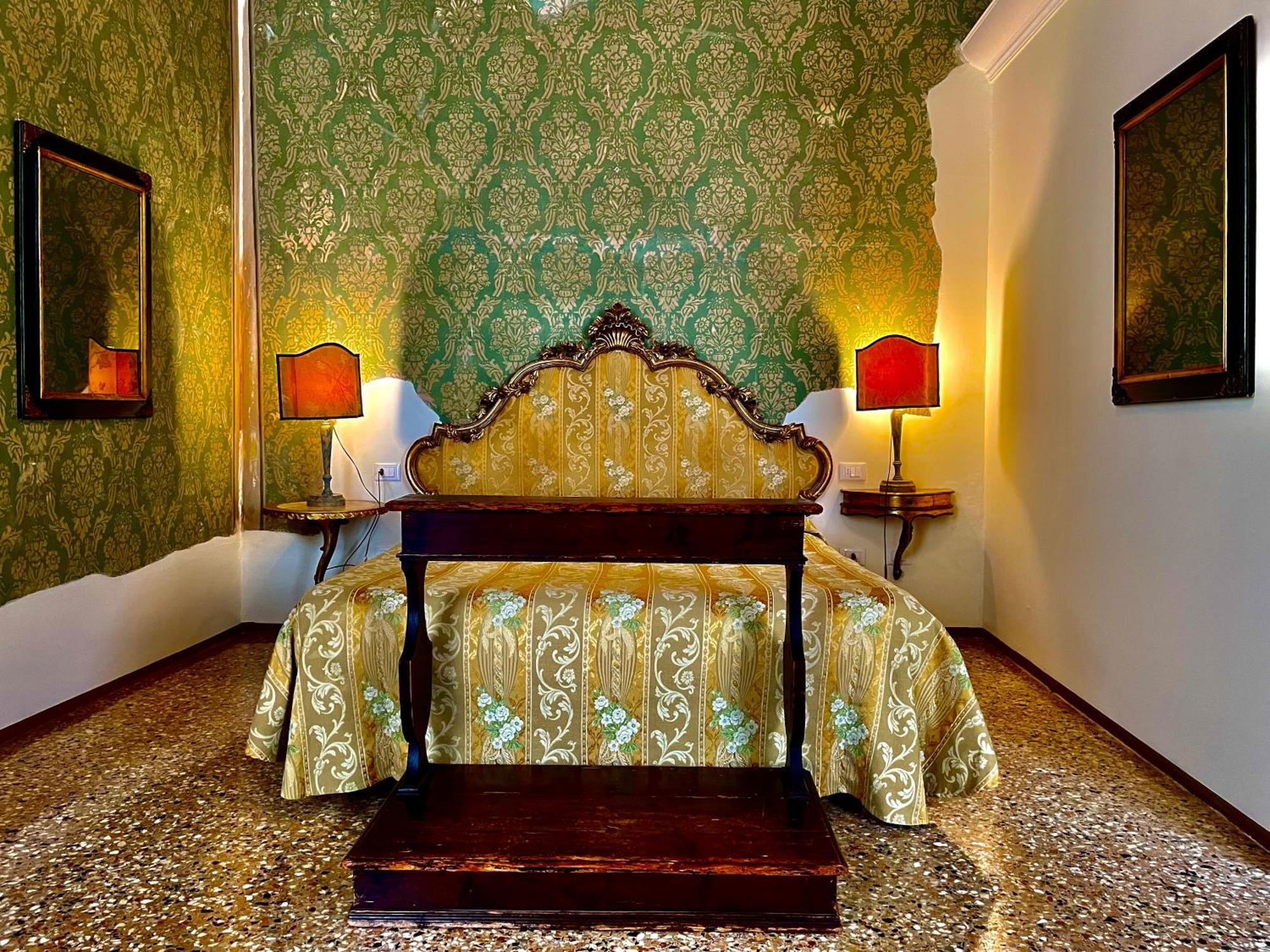 Console - Palais Historique & Romantique