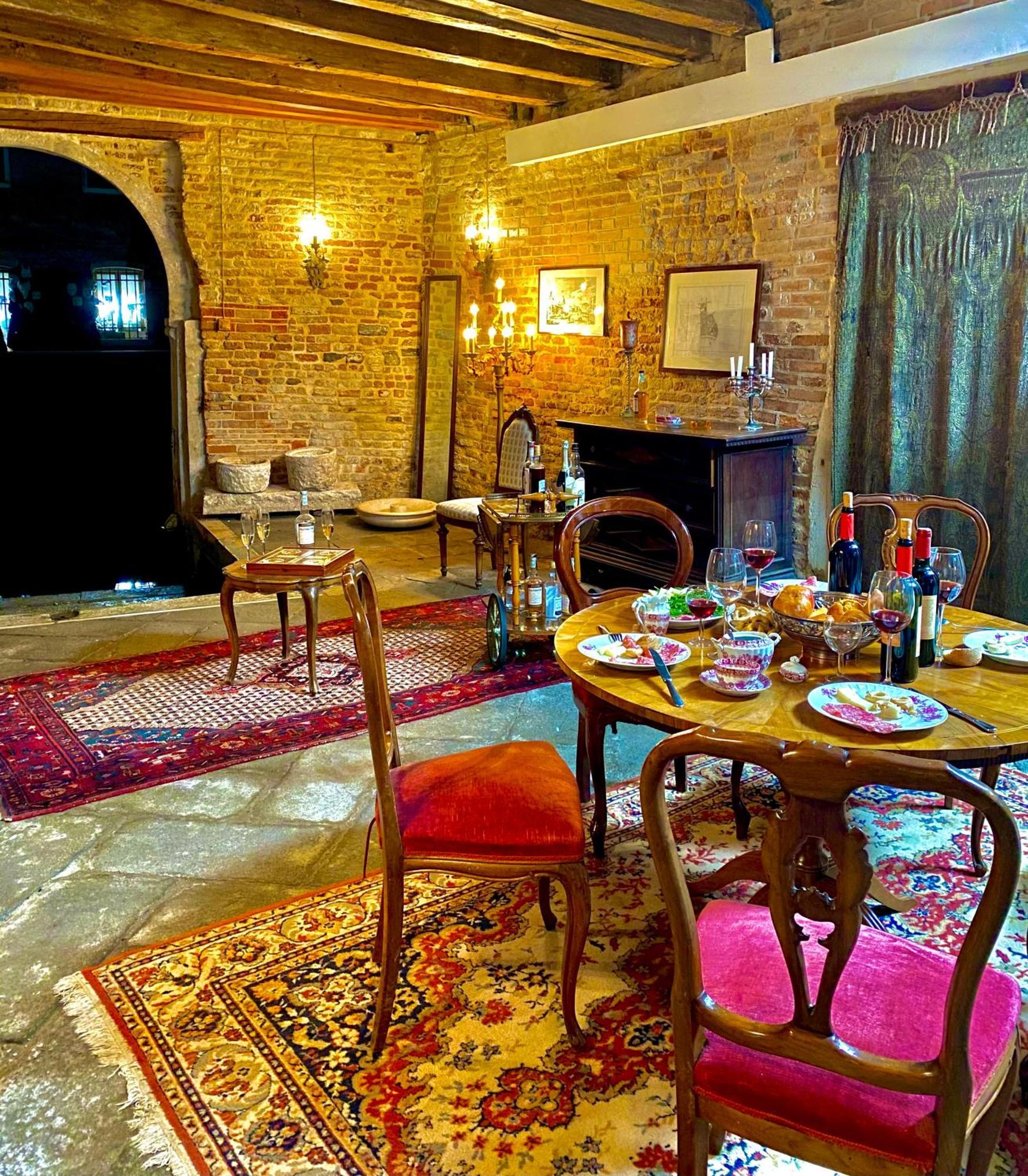 Console - Palais Historique & Romantique Locanda
