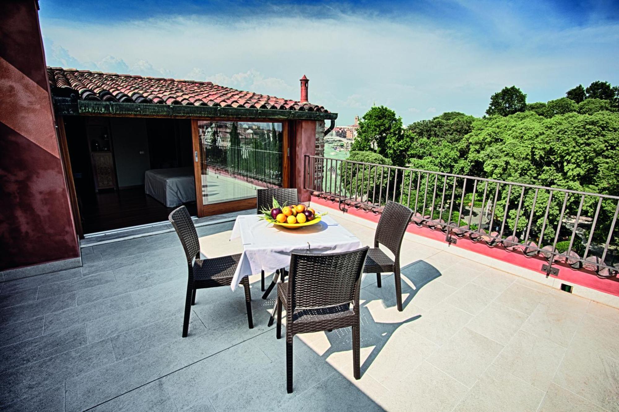Hotel Santa Chiara 4*
