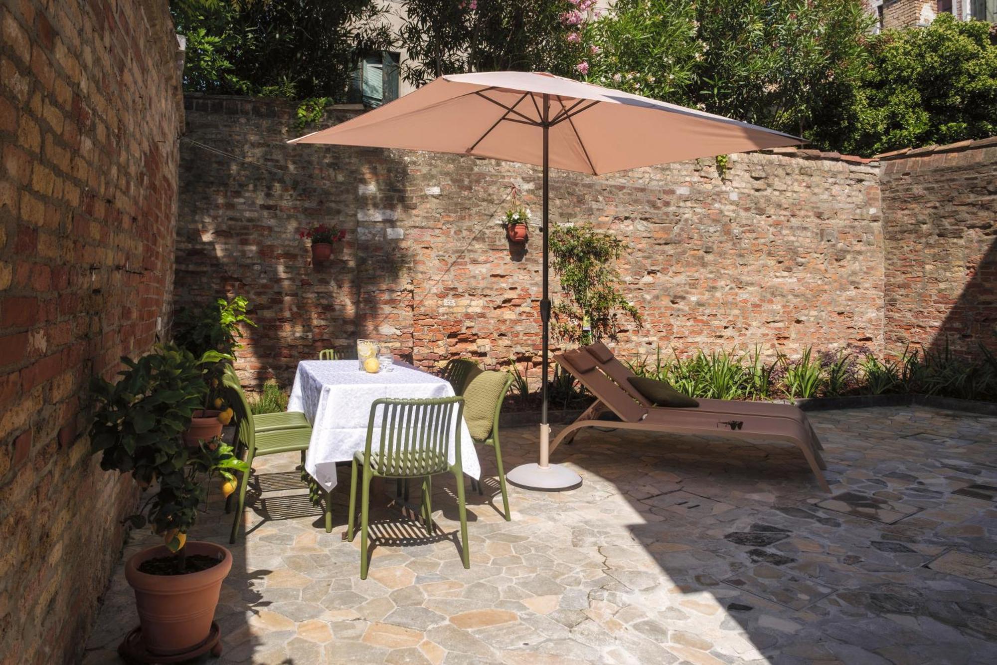 Maison d'hôtes Giselda Courtyard Retreat