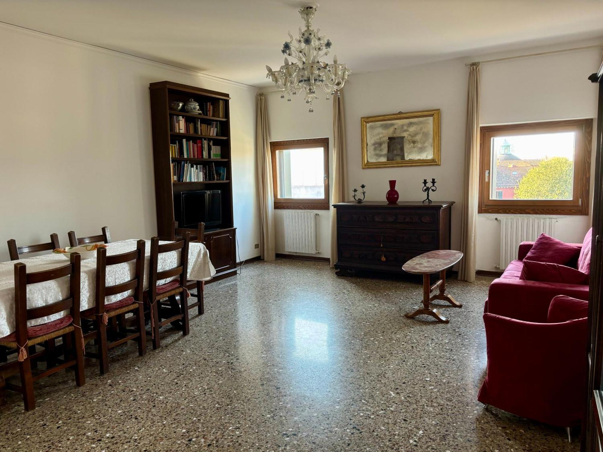 Large And Bright With Canal View Appartement *