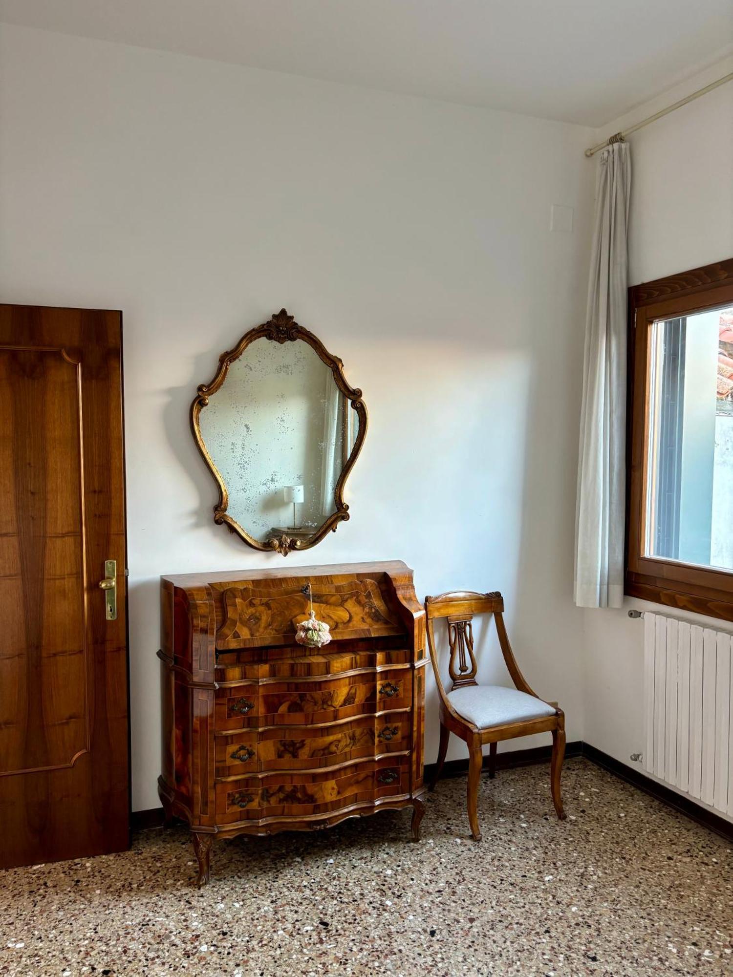 Large And Bright With Canal View *