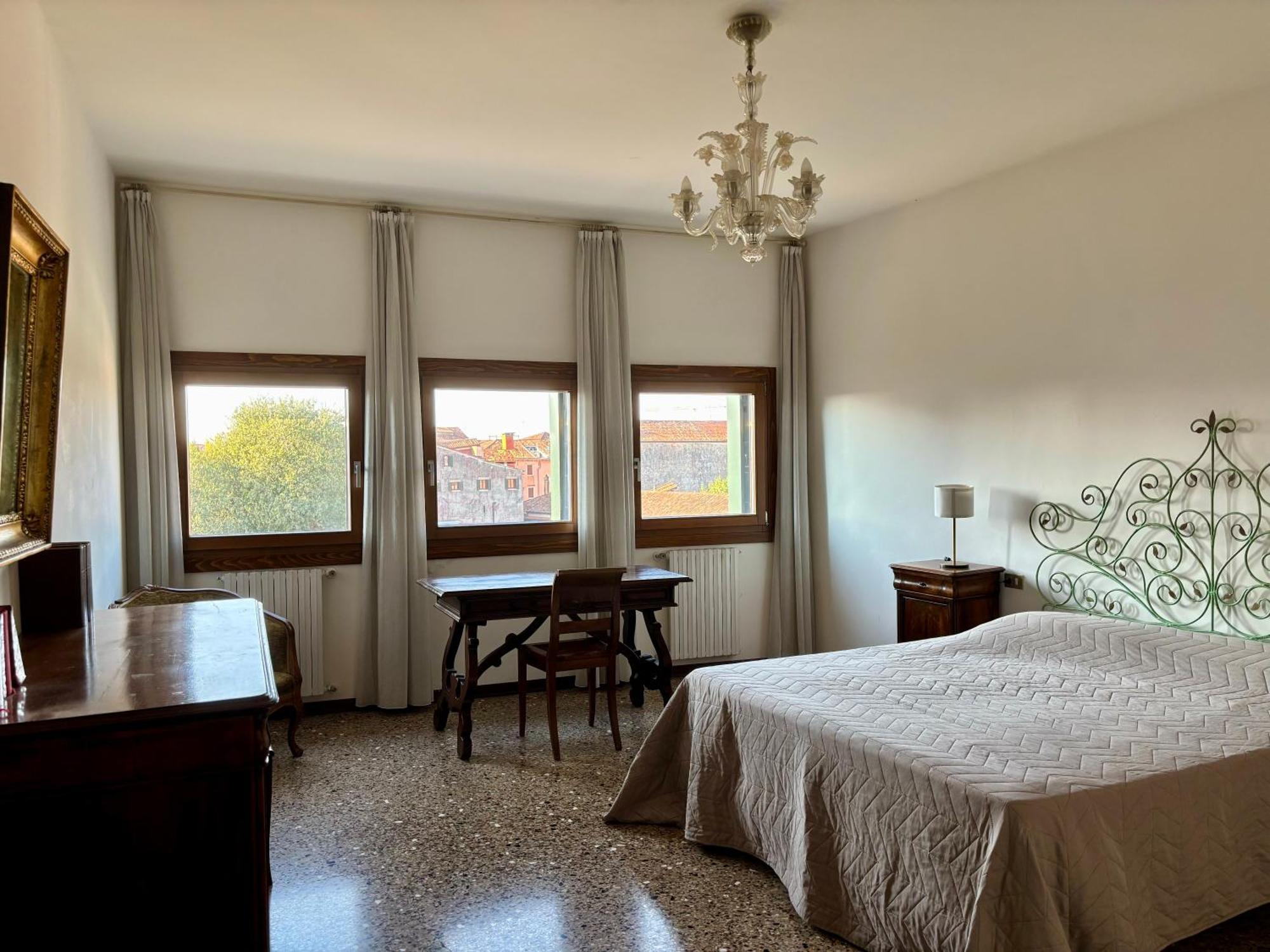 Large And Bright With Canal View Appartement Venise