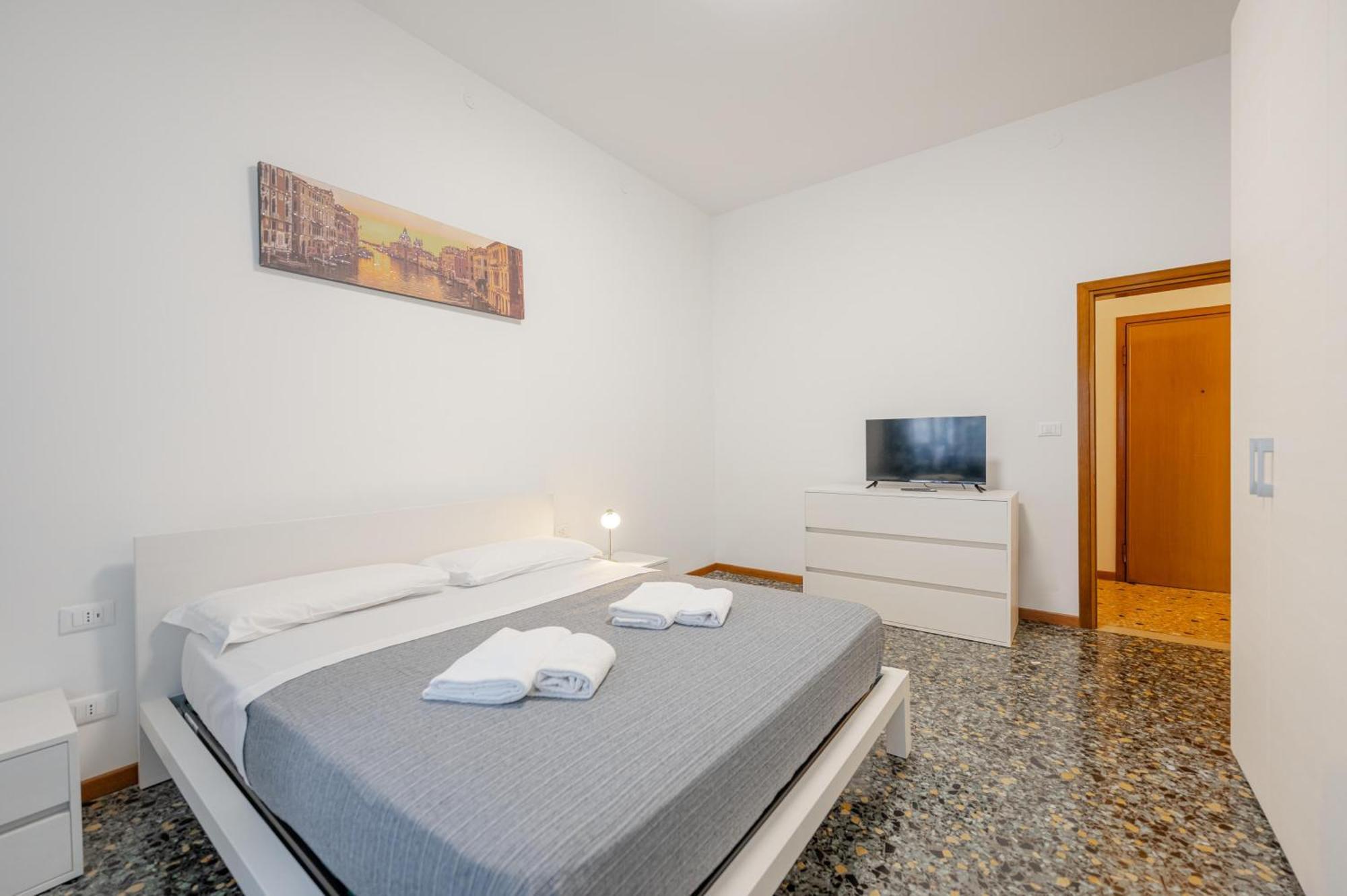Tatiana Flat - 10 Minutes To - Mestre Train Station - Free Parking * Venise