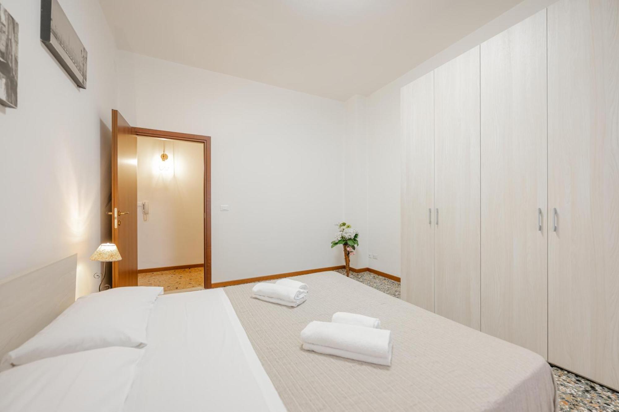 Tatiana Flat - 10 Minutes To - Mestre Train Station - Free Parking Appartement Venise