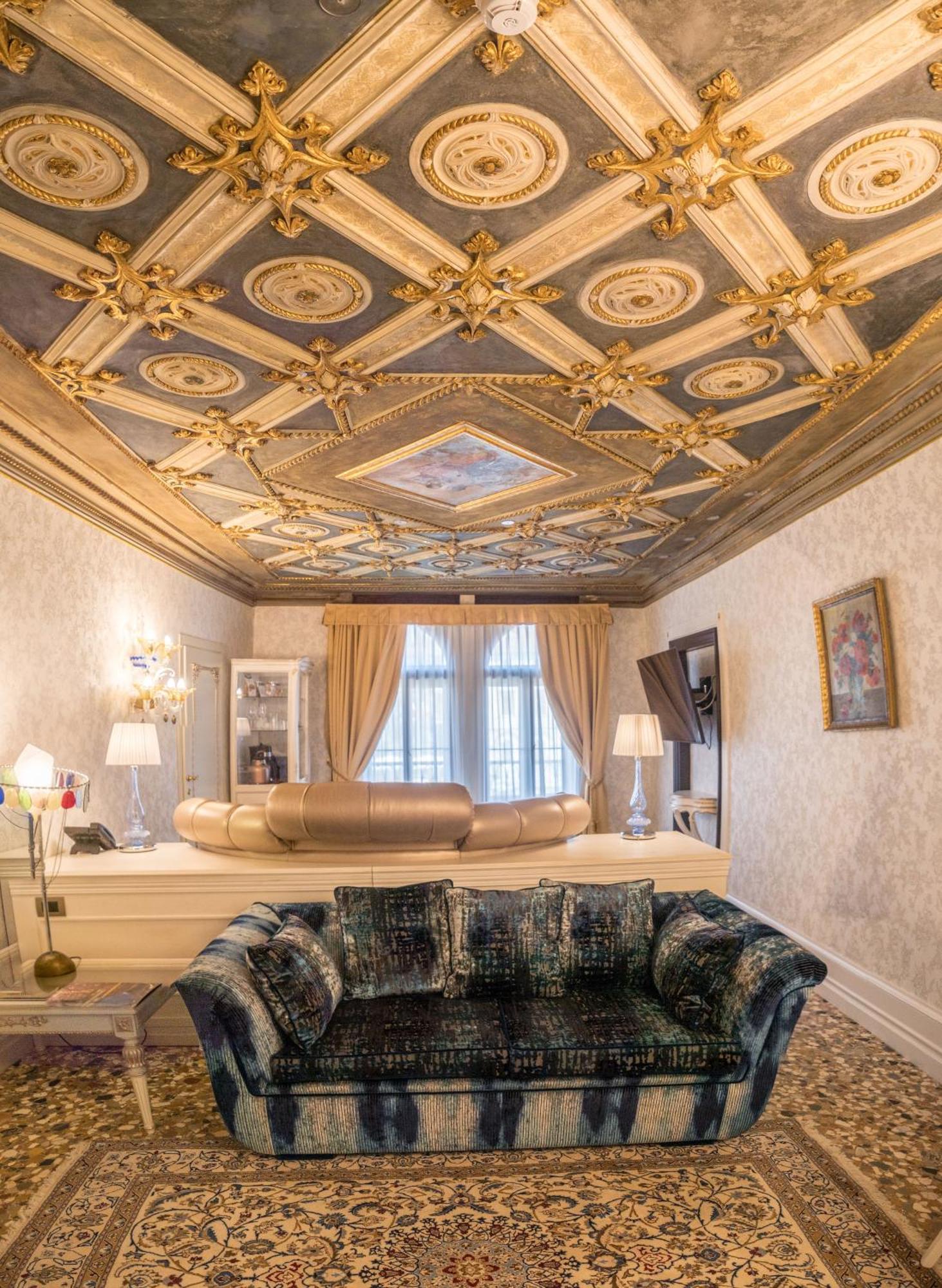 Egò Boutique The Silk Road