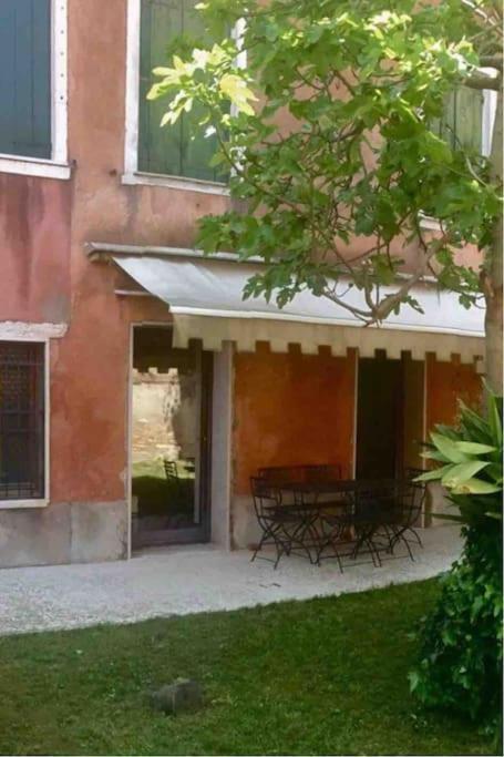 Apartment Raphael's Garden House *