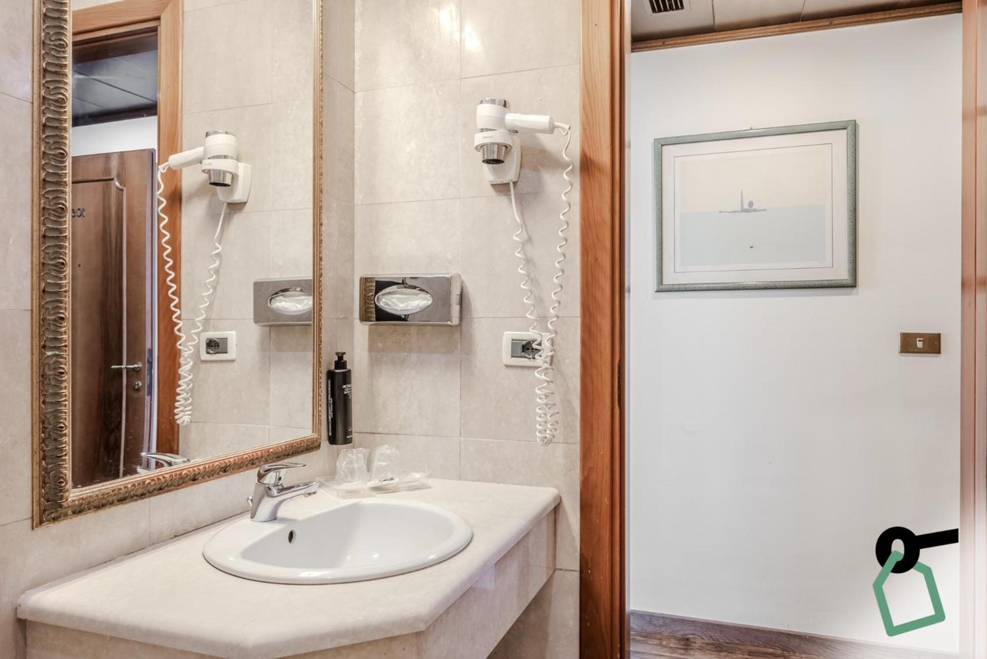 Hotiday Collection - Santa Lucia Hotel Venetië