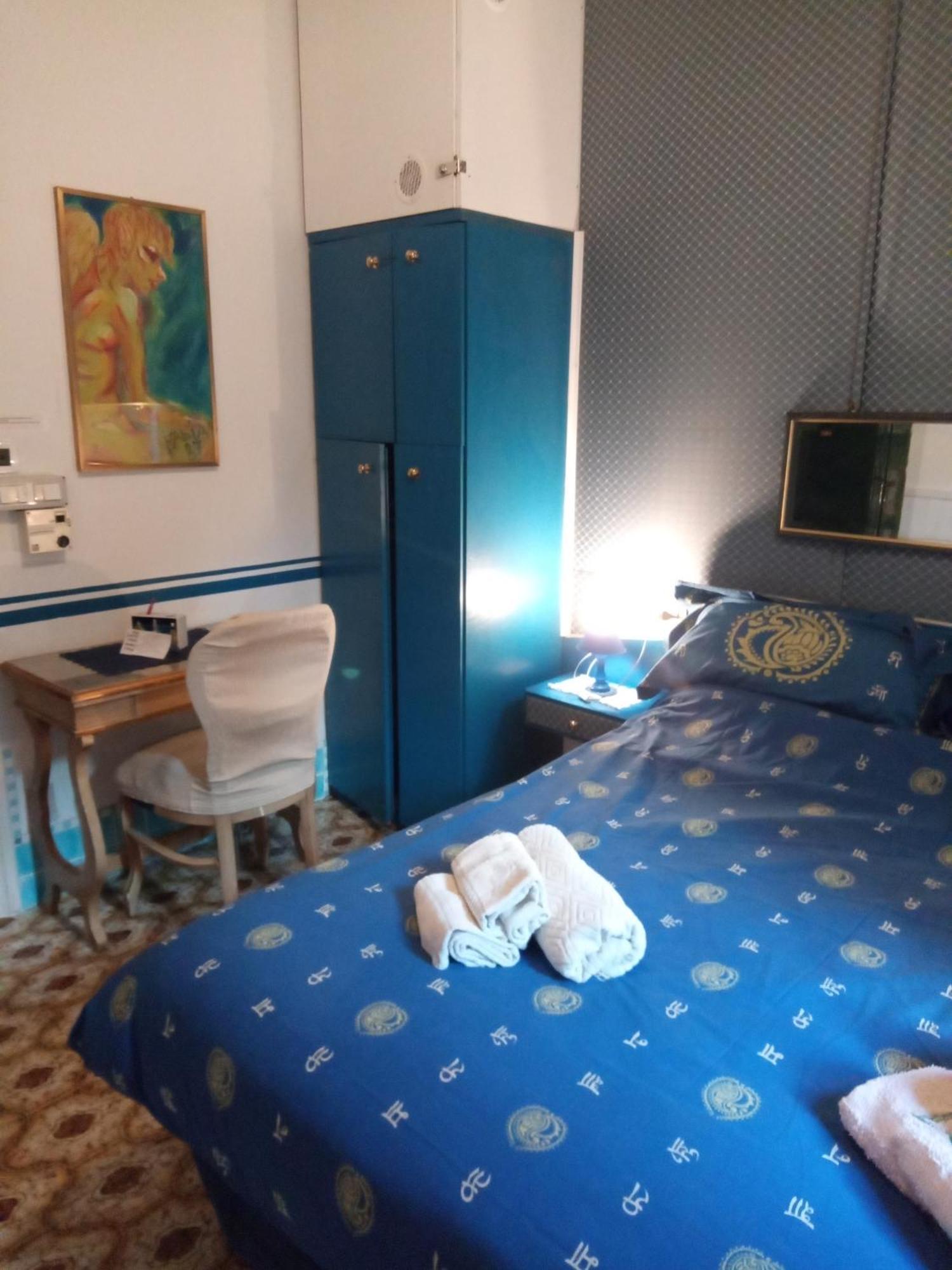 Bed & Breakfast Biennale *