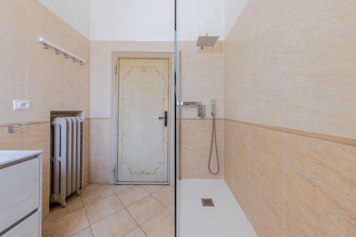 Luxury Calatrava - In Venetian Palazzo