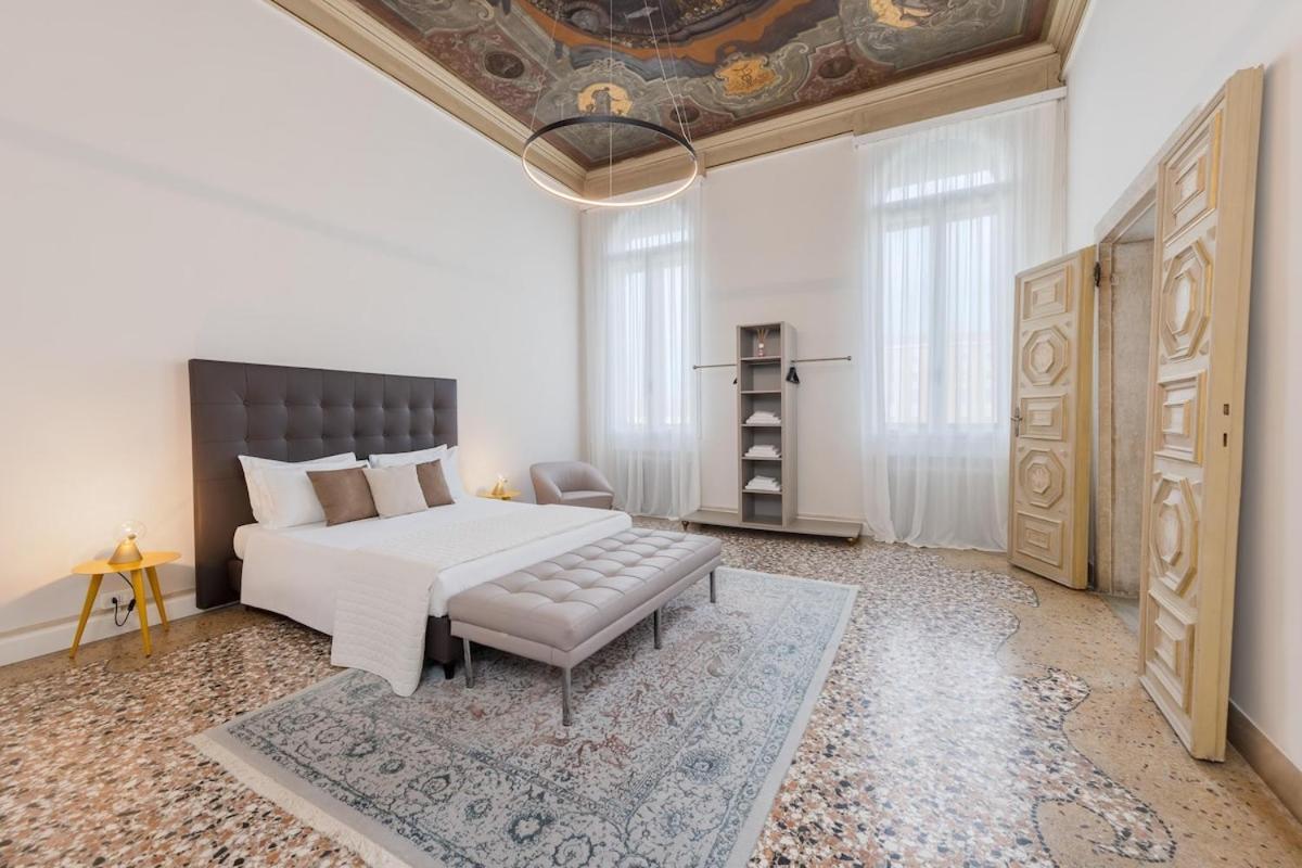 Luxury Calatrava - In Venetian Palazzo Appartement *