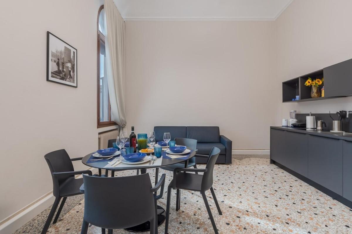 Luxury Calatrava - In Venetian Palazzo *