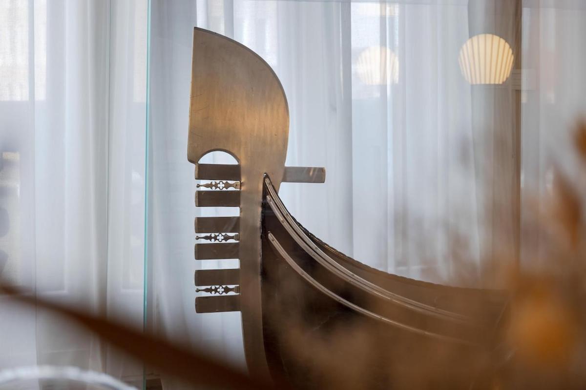 Luxury Calatrava - In Venetian Palazzo