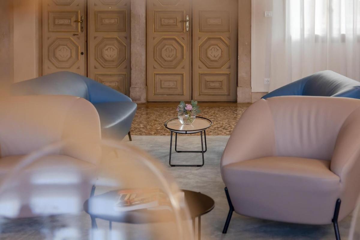 Luxury Calatrava - In Venetian Palazzo *