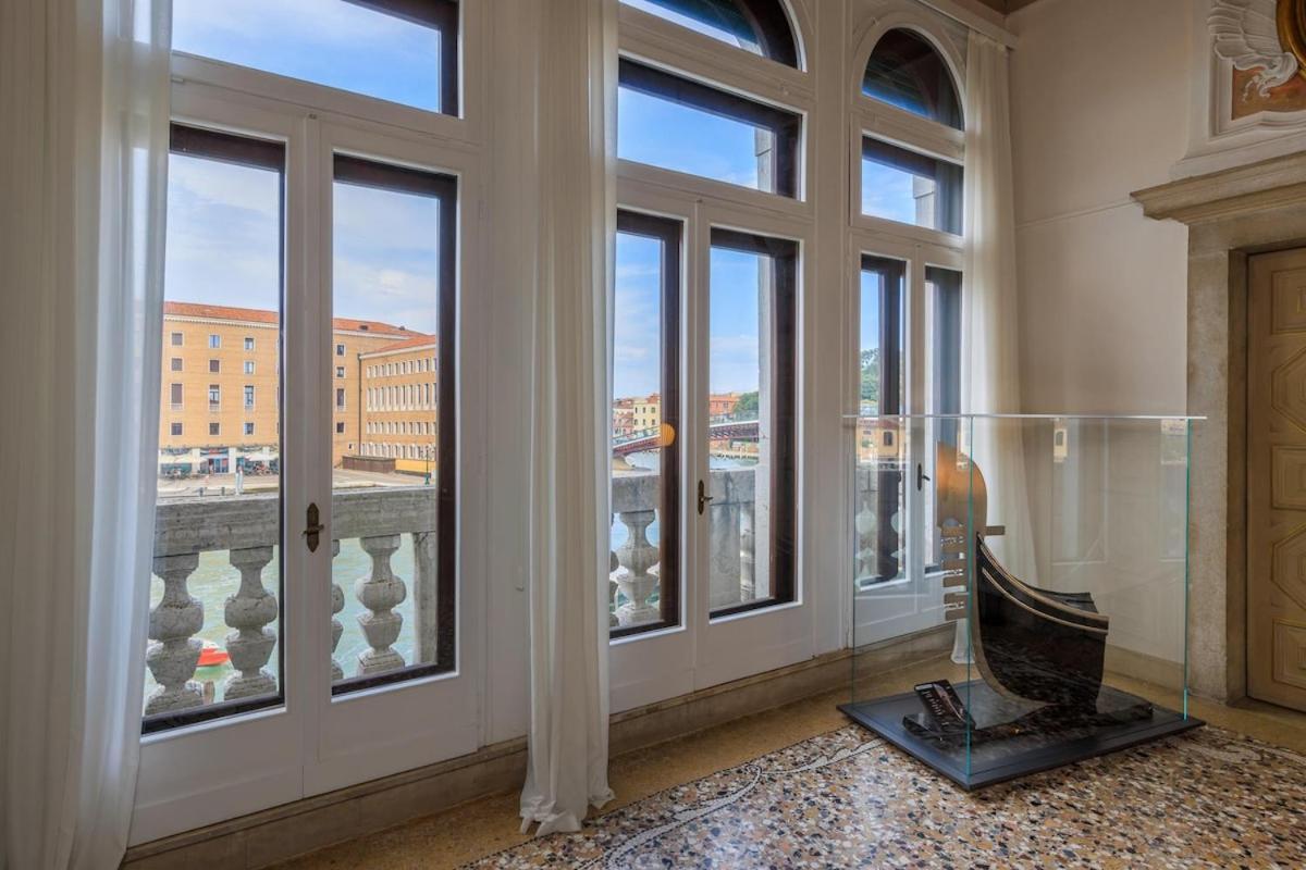 Luxury Calatrava - In Venetian Palazzo Venise