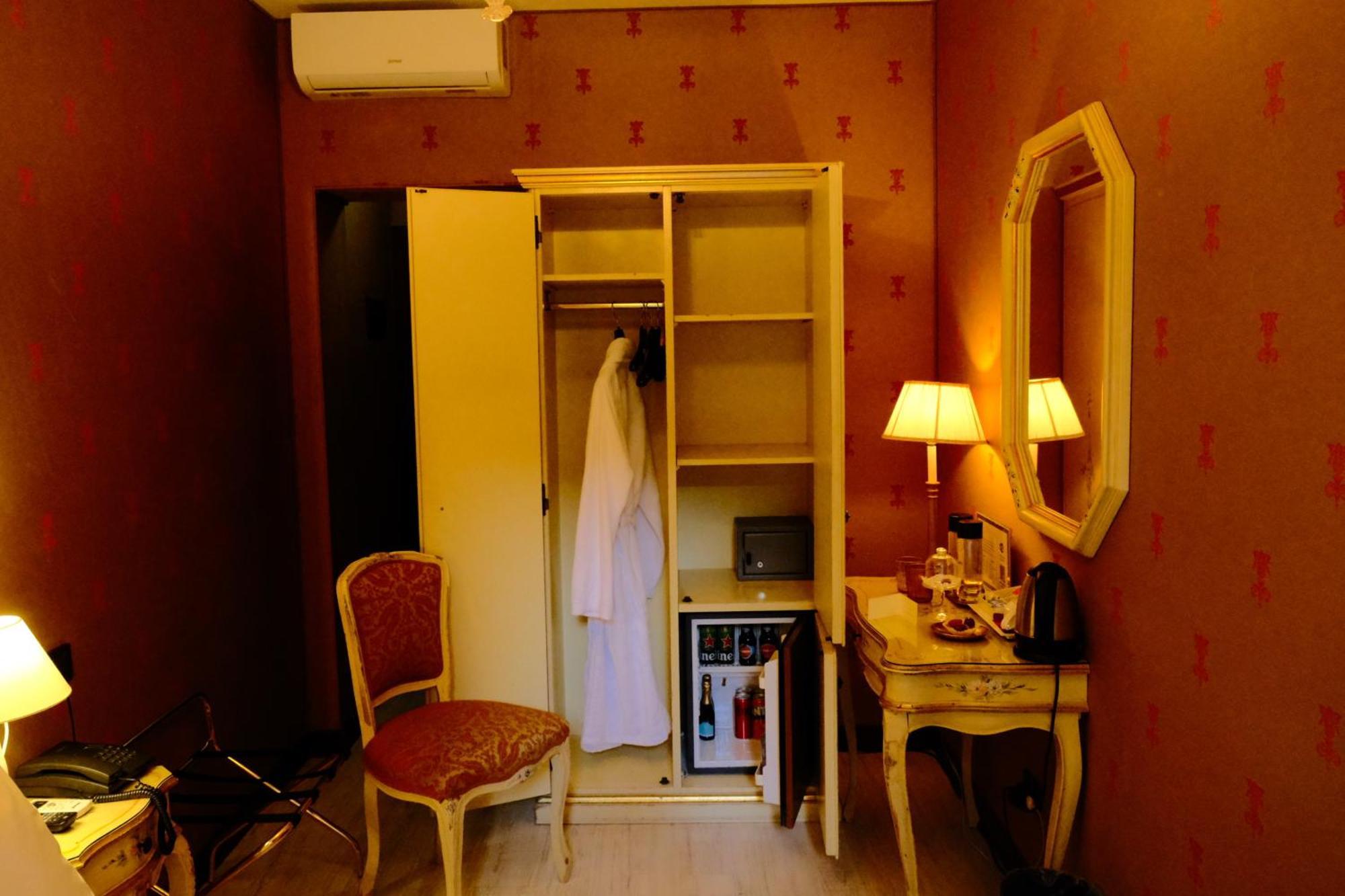 Hotel H O T E L S A N G A L L O L Venice
