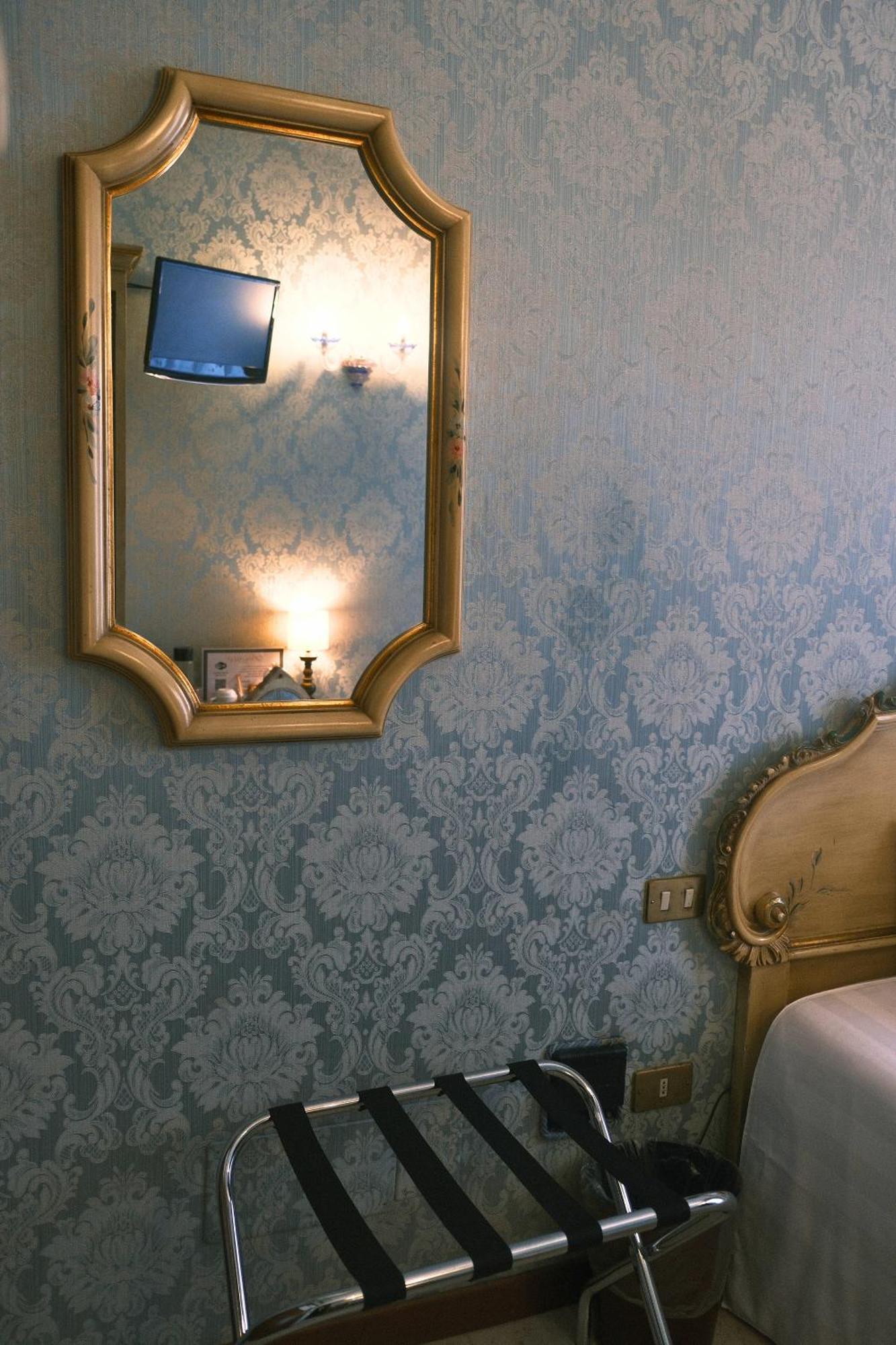 H O T E L S A N G A L L O L Hotel Venice