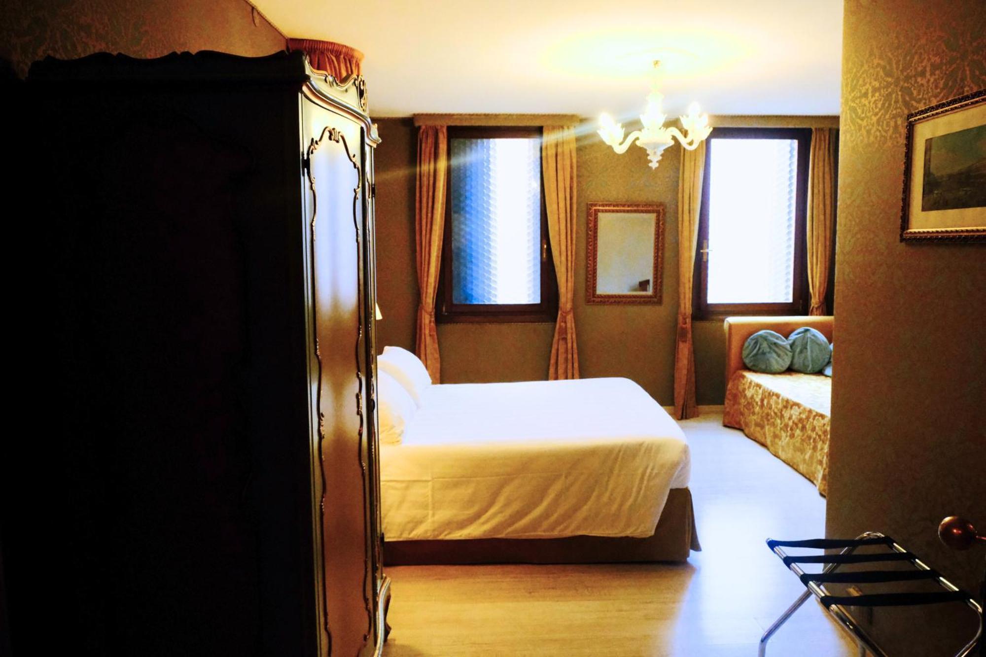 Hotel H O T E L S A N G A L L O L Venice
