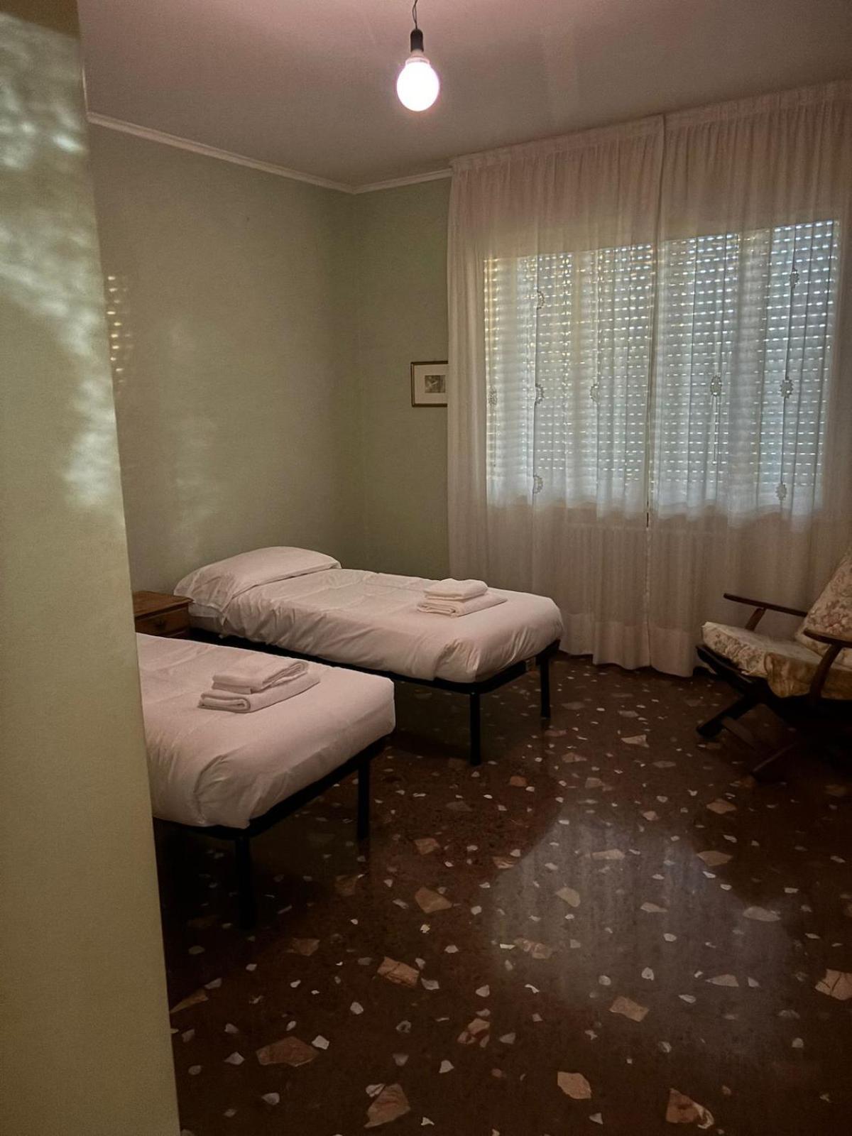 House In The Park! Free Parking And Convenient To Vakantiehuis